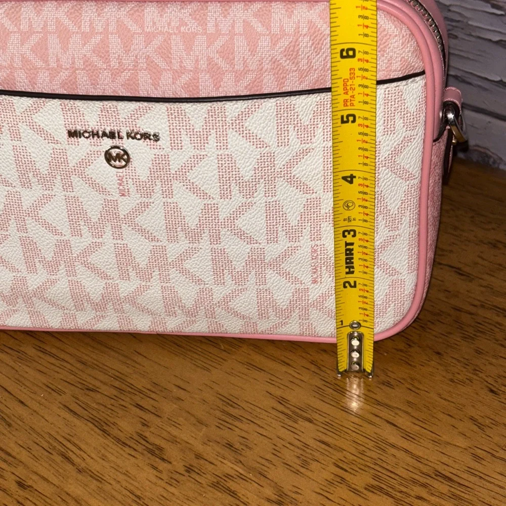 Michael Kors logo large East West camera crossbody bag. - Picture 10 of 11